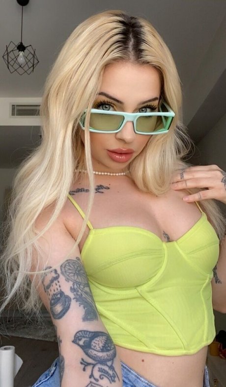 Elif Filyos アダルトスター 画像