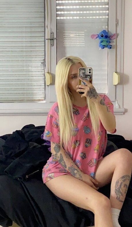Elif Filyos アダルトスター 写真