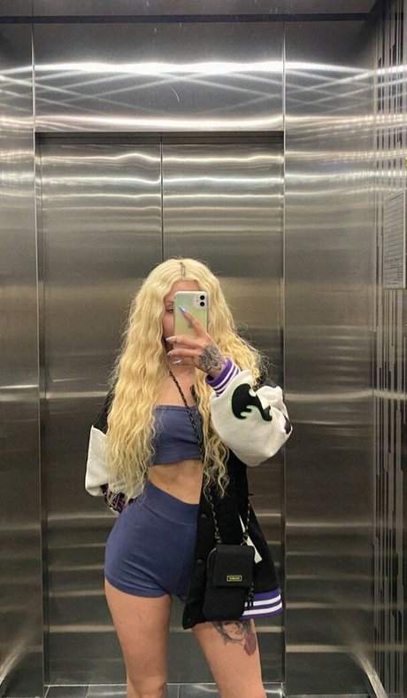 Elif Filyos 完璧な女優 写真