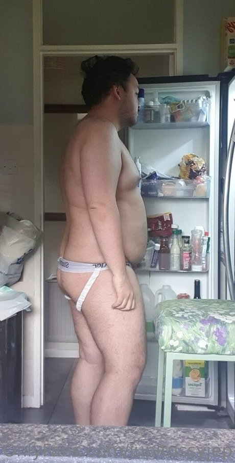 裸のシャワー オンリーファンズ セクシー 写真