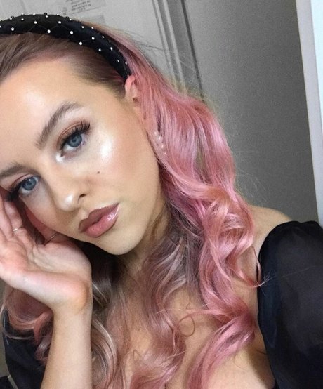 大学の痴女オンリーファンズ 美しいヌード 写真