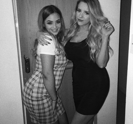 ヨガパンツ オンリーファンズ 無料セクシー 写真