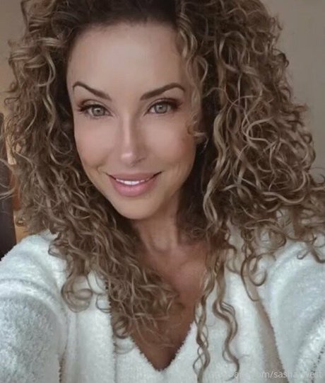 Sasha West top profile image