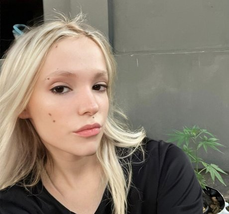美しい黒檀のオンリーファンズ xxx 写真