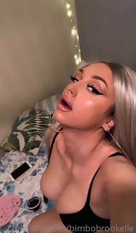 Bimbobrookelle ヌードモデル 写真