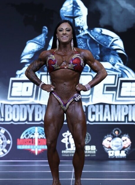 bree physique ifbbpro 完璧な女優 写真