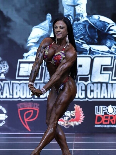 bree physique ifbbpro 最高のスター 写真