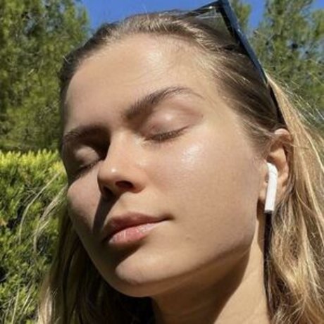 Lizi Asmr かわいいポルノスター 写真