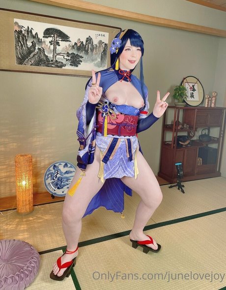 Lovejoy June セクシーモデル 写真