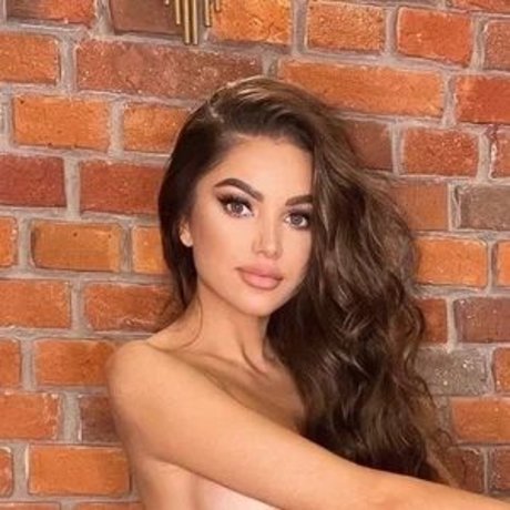 Aurolka Poland エロティック女優 写真