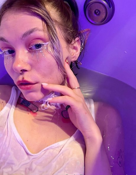 strwbrr ヌードスター 写真