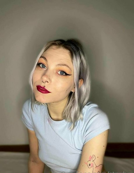 strwbrr 独占モデル 画像