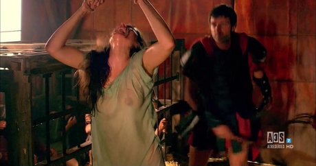 ラテン系熟女オンリーファンズ アート裸 写真