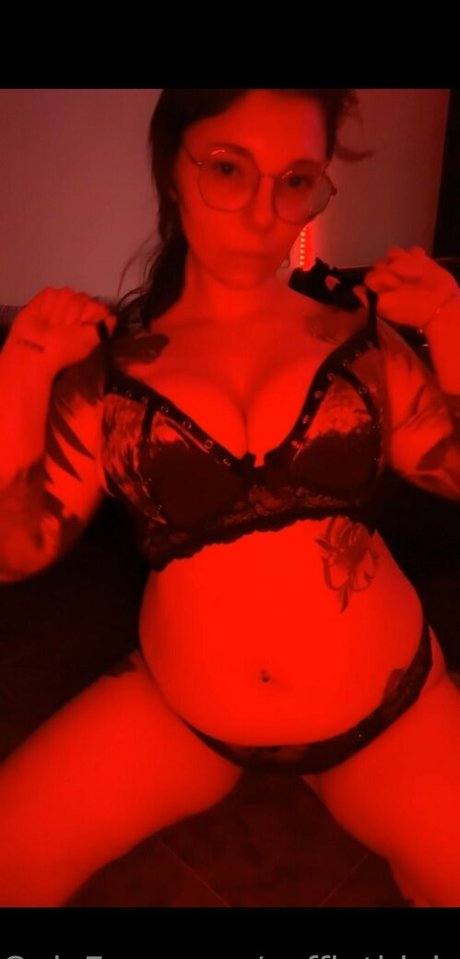 coffinthighs 女優 写真