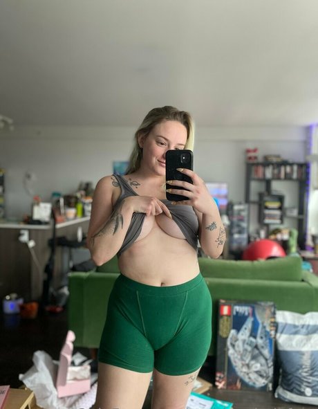 BBW ギルフ オンリーファンズ アートxxx 写真