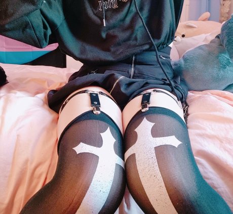 アジアンシスターオンリーファンズ ホット裸 写真