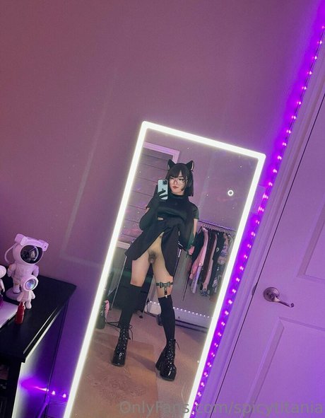 spicytitania アートモデル 写真