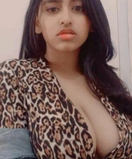 Sanjana Saba 裸の女優 画像