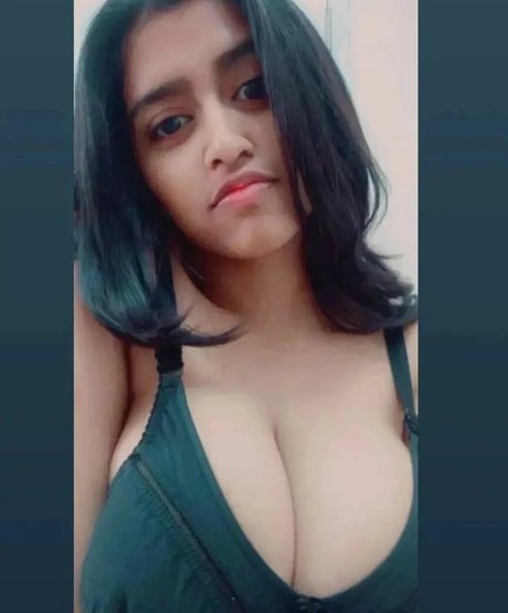 Sanjana Saba 独占女優 写真