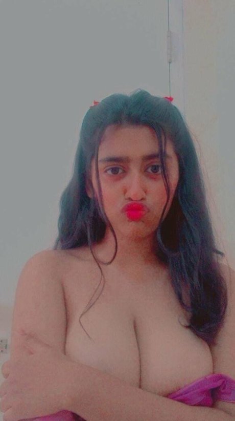 Sanjana Saba HDスター アーカイブ