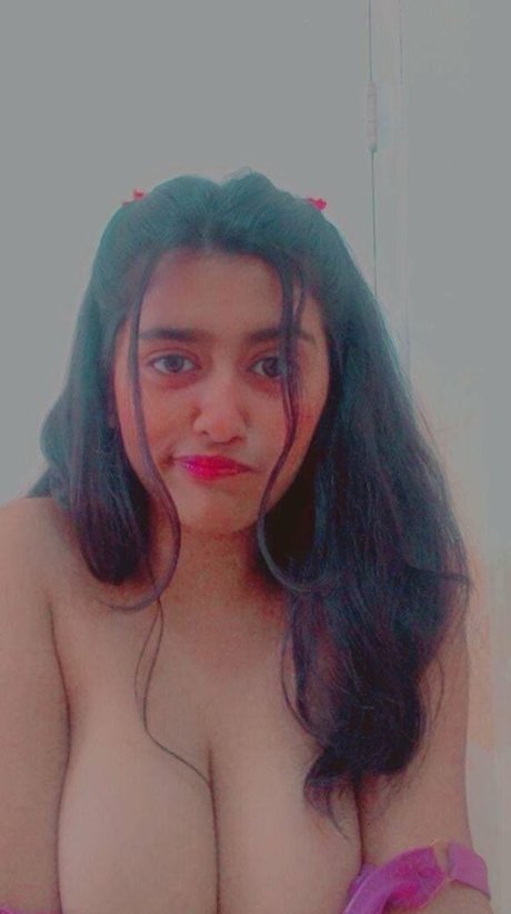 Sanjana Saba 無料モデル 画像