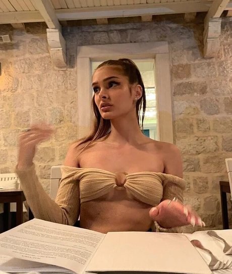 Brighton Rosie Sharbino ポルノスター 画像