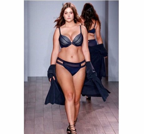 Curvy Goddesses HDモデル 写真