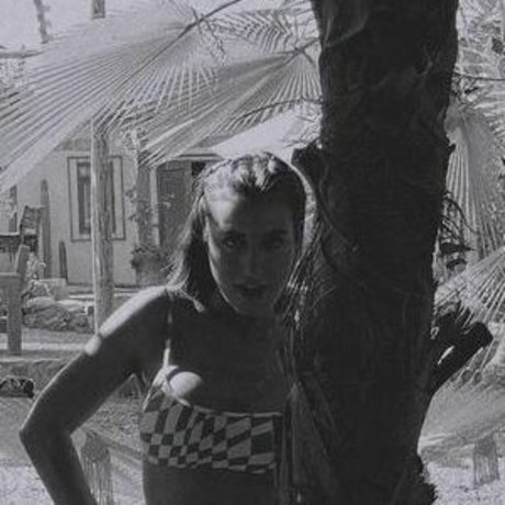 paulagonu xxxモデル 画像