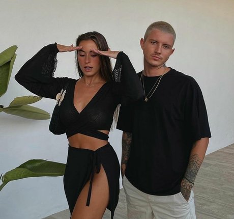 paulagonu 完璧なモデル 写真