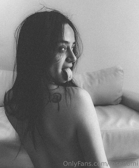 美しいアジア人オンリーファンズ ポルノ 写真