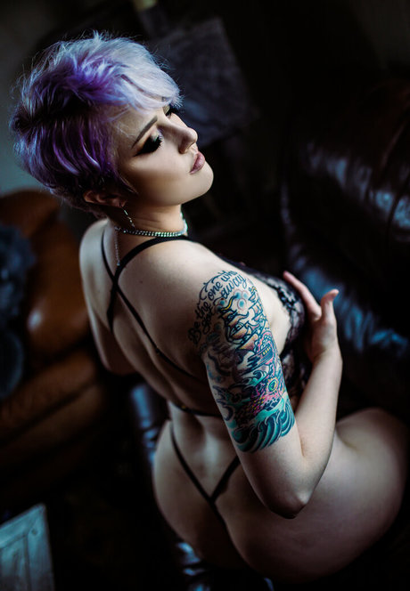 yoemilyreyfree ポルノスター 美しい 写真