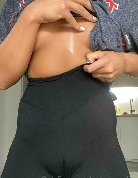 call me juliia HDスター 画像