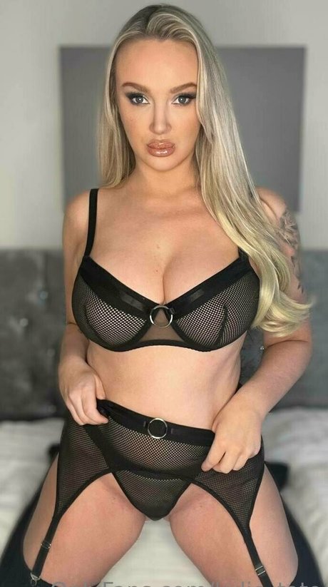 寝取られ妻オンリーファンズ ホットセクシー 写真