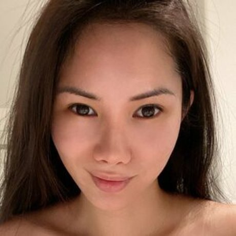 Xena Kai ヌードスター 写真
