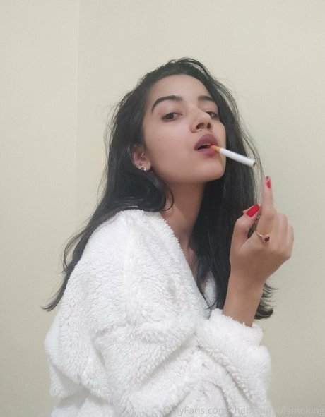 thebeautyofsmoking ポルノモデル 画像