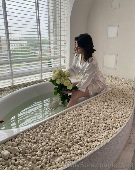 leila l0 アダルトスター 写真