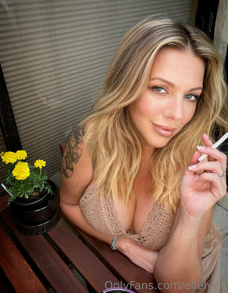 ellelyon セックス女優 画像