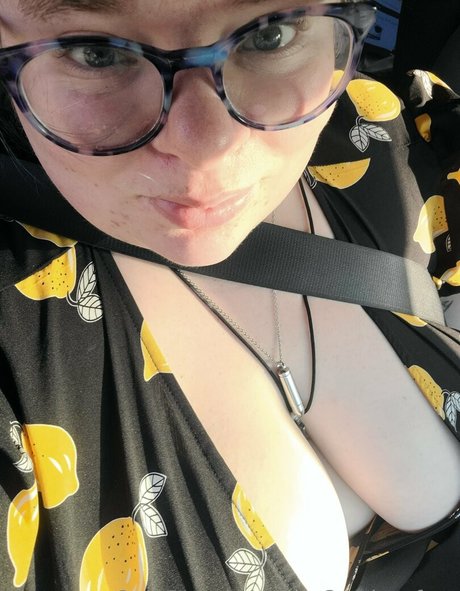 ホイールを回す オンリーファンズ セクシーヌード 写真