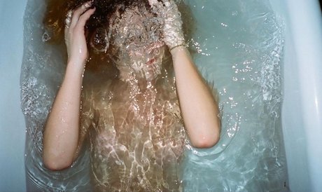 Emily Wickersham 無料のスター 写真