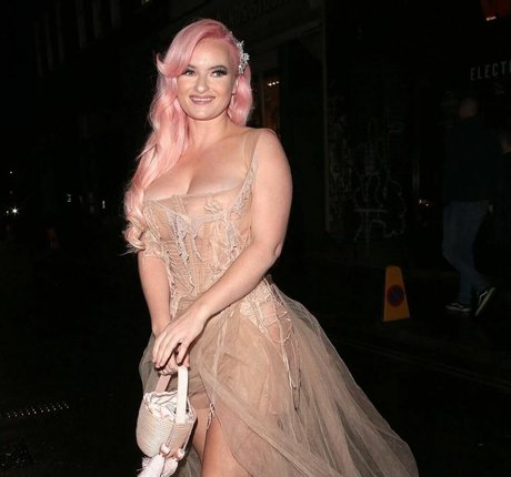 Grace Chatto ポルノスター 裸 写真