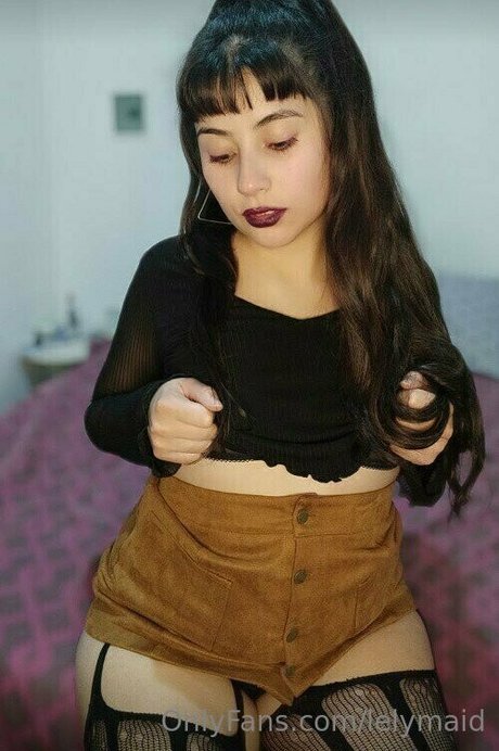 継娘オンリーファンズ セクシー ギャラリー