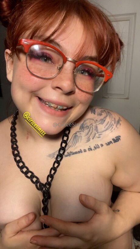 背の高いラテン系オンリーファンズ ヌード 写真