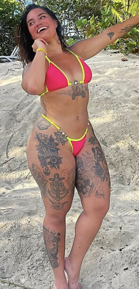 ママの足オンリーファンズ セクシー裸 ギャラリー