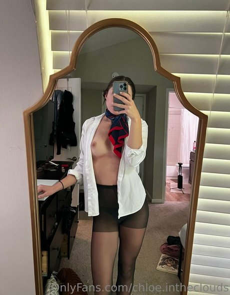 chloe intheclouds ヌードモデル 画像