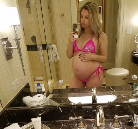 おばあちゃんの巨乳オンリーファンズ ホットヌード 画像