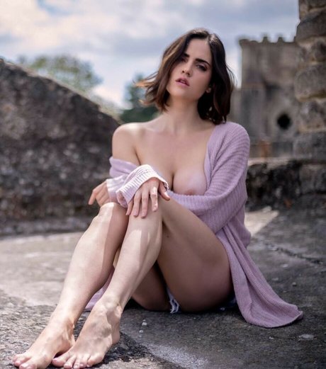 ビキニファックオンリーファンズ ポルノ 画像