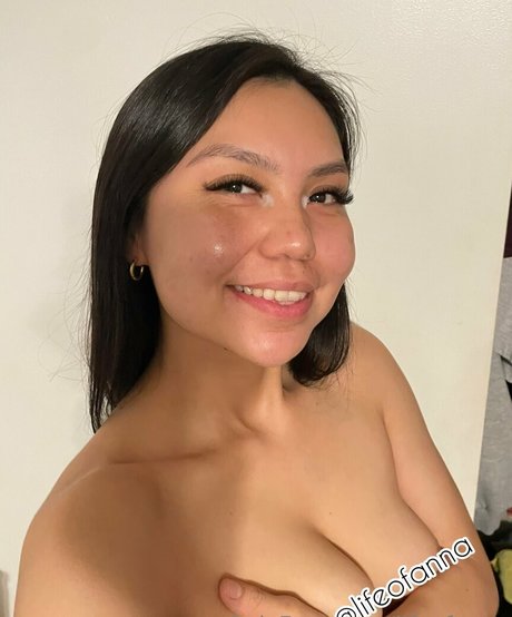 茶色の目のキティオンリーファンズ アートヌード ギャラリー