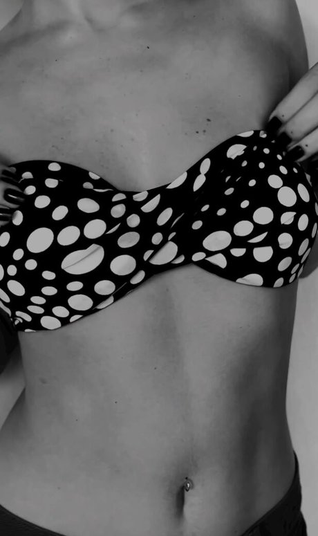 Gabi Stacenco ポルノスター ヌード 写真