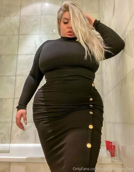 エモヌードオンリーファンズ セクシー 写真