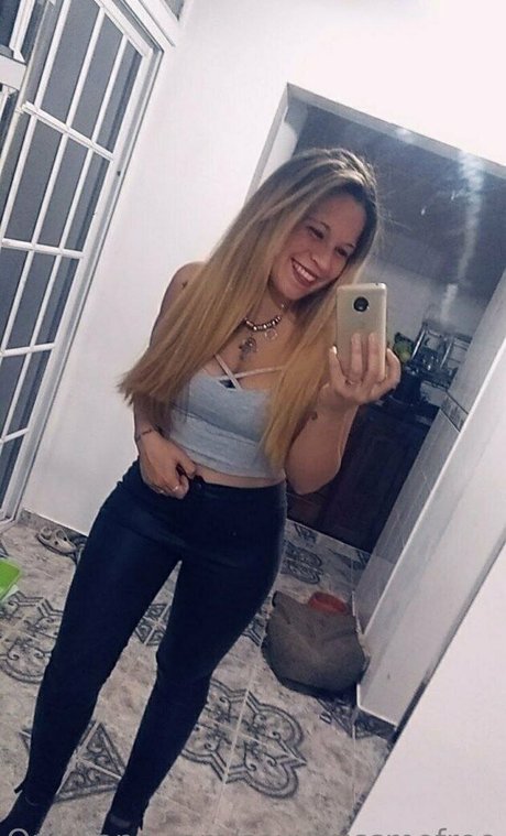 巨乳ラテン系オンリーファンズ 美しい裸 写真